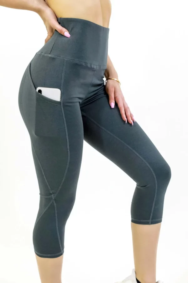 Seajoy Athletic High-Waisted Capri Leggings with Hip Pockets - Image 2